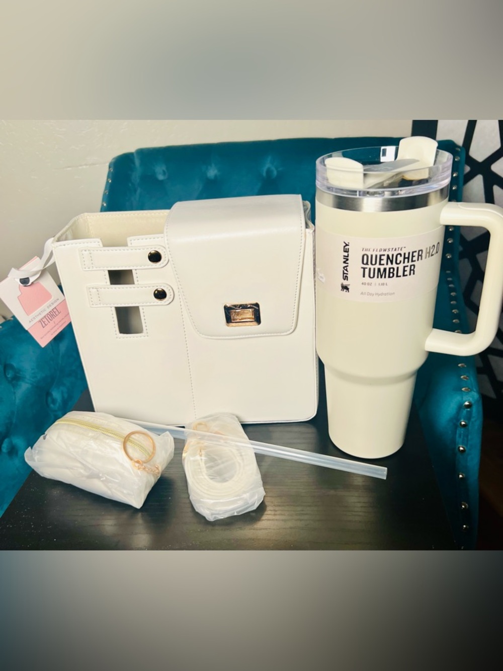 White 40oz Stanley Tumbler with Crossbody Bag Cup Holder with Keychain Pouch NWT - Picture 2 of 13